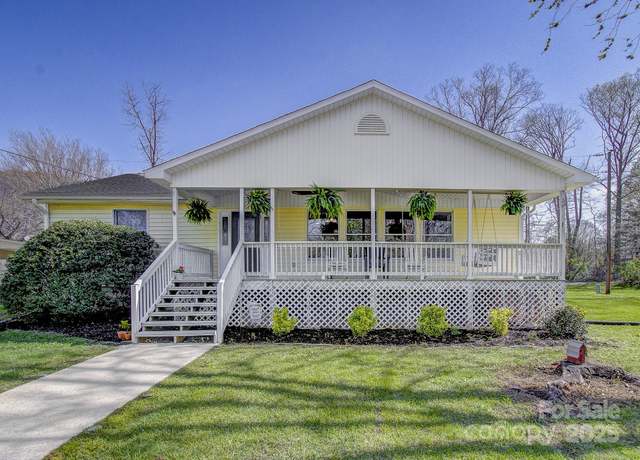 Property at 3 S Garden Dr, Fletcher, NC 28732, 3 beds, 2 baths