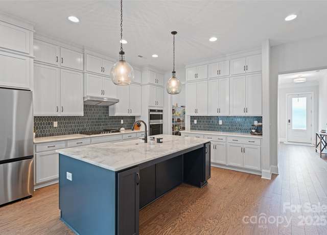 Property at 1390 Cedardale Ln, Denver, NC 28037, 5 beds, 4.5 baths
