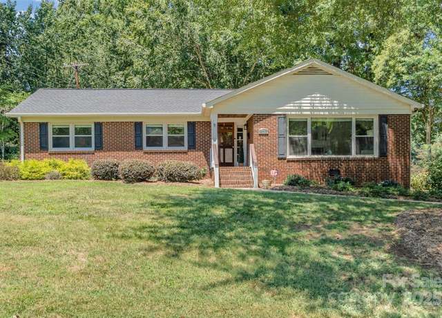 Property at 4712 Lamont Dr, Charlotte, NC 28210, 3 beds, 2 baths