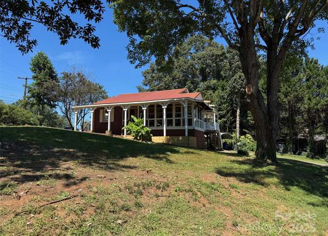 Property at 1234 11th St NW, Hickory, NC 28601, 3 beds, 2 baths