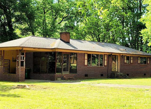 Property at 824 Kentberry Dr, Charlotte, NC 28214, 3 beds, 1.5 baths