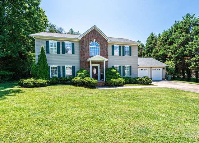 Property at 1006 Turnberry St NE, Lenoir, NC 28645, 4 beds, 2.5 baths