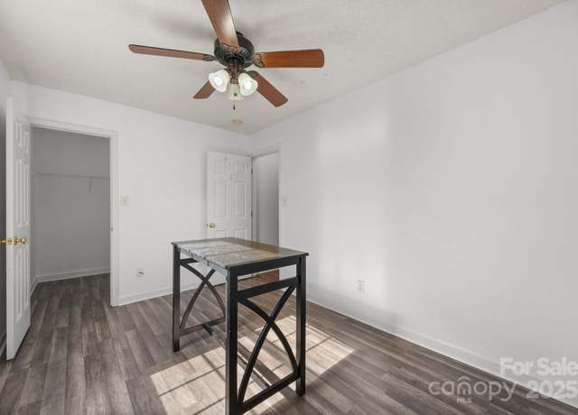 Property at 3012 Longspur Dr, Matthews, NC 28105, 3 beds, 2 baths