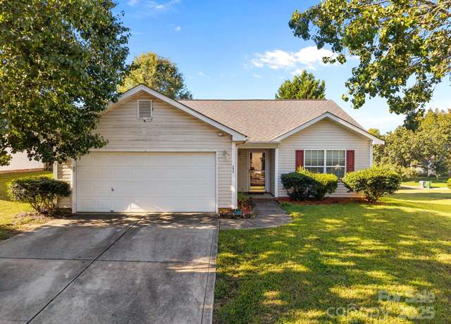 Property at 3012 Longspur Dr, Matthews, NC 28105, 3 beds, 2 baths