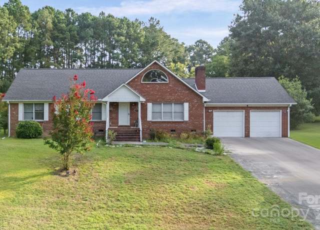 Property at 318 Freeman Ave, Wadesboro, NC 28170, 3 beds, 2.5 baths