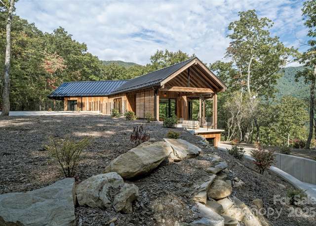 Property at 6 Oak Ridge Trl, Black Mountain, NC 28711, 5 beds, 4.5 baths