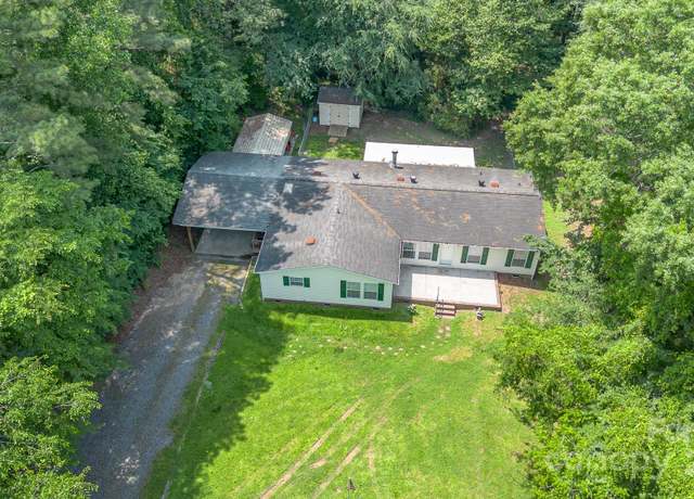 Property at 611 W Robinson St, Dallas, NC 28034, 3 beds, 2 baths