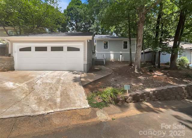 Property at 27 Quayside Ct, Clover, SC 29710, 3 beds, 2.5 baths