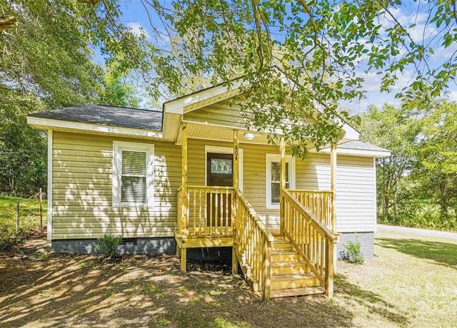 Property at 804 Sowell St, Lancaster, SC 29720, 2 beds, 2 baths