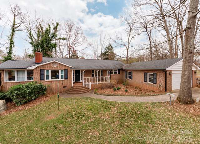 Property at 9524 Fairlane Dr, Charlotte, NC 28214, 3 beds, 2 baths