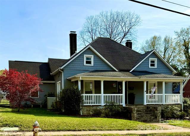 Property at 705 3rd Ave NW, Hickory, NC 28601, 3 beds, 2 baths