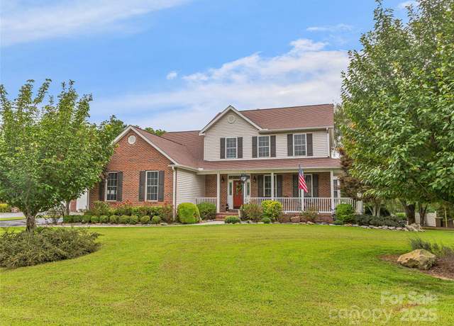 Property at 62 Classic Oaks Cir, Hendersonville, NC 28792, 3 beds, 2.5 baths