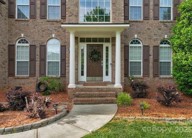 Property at 1116 Crooked River Dr, Waxhaw, NC 28173, 5 beds, 3 baths
