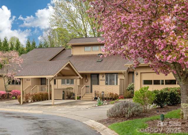 Property at 203 Wild Oak Ln, Hendersonville, NC 28791, 2 beds, 3 baths