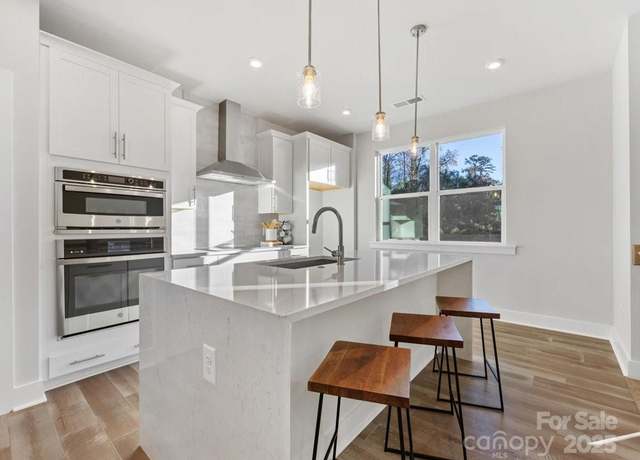Property at 8005 Elevate Ct, Charlotte, NC 28205, 2 beds, 2.5 baths