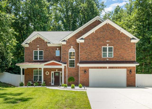Property at 8418 Knollwood Cir, Charlotte, NC 28213, 4 beds, 3.5 baths