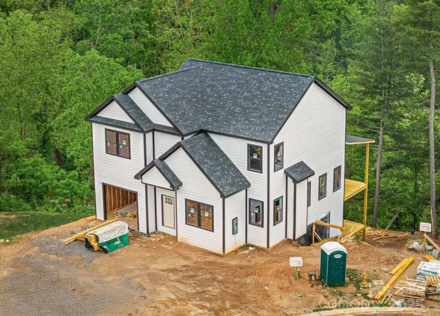 Property at 920 Newport Ct, Asheville, NC 28806, 3 beds, 2.5 baths