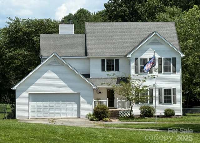 Property at 61 Rolling Hills Rd, Mills River, NC 28759, 3 beds, 2.5 baths