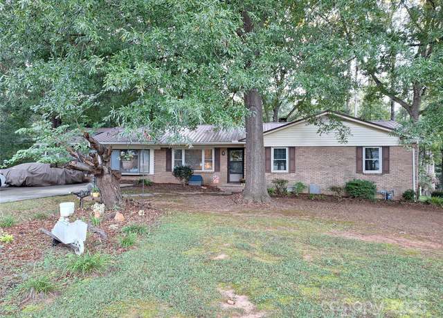 Property at 213 Del Vista Dr, Lexington, NC 27292, 3 beds, 1.5 baths