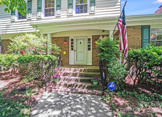 Property at 1327 Cedarwood Ln, Charlotte, NC 28212, 4 beds, 2.5 baths