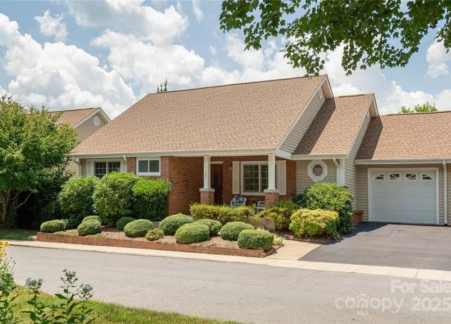 Property at 1105 Citation Cir, Hendersonville, NC 28739, 3 beds, 3 baths