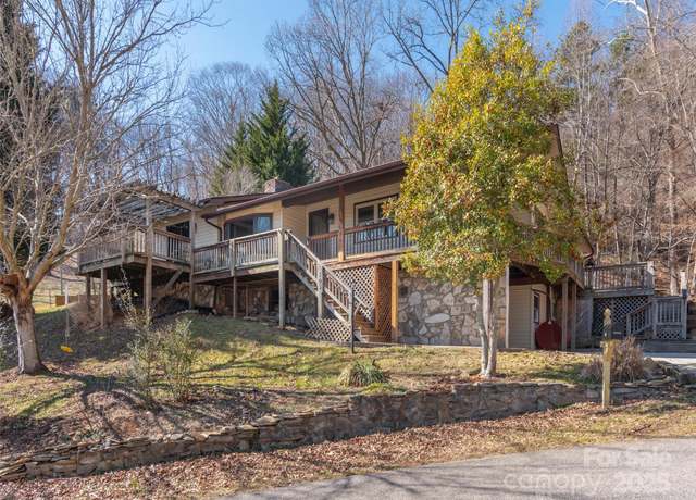 Property at 303 Miami Dr, Waynesville, NC 28785, 3 beds, 2 baths