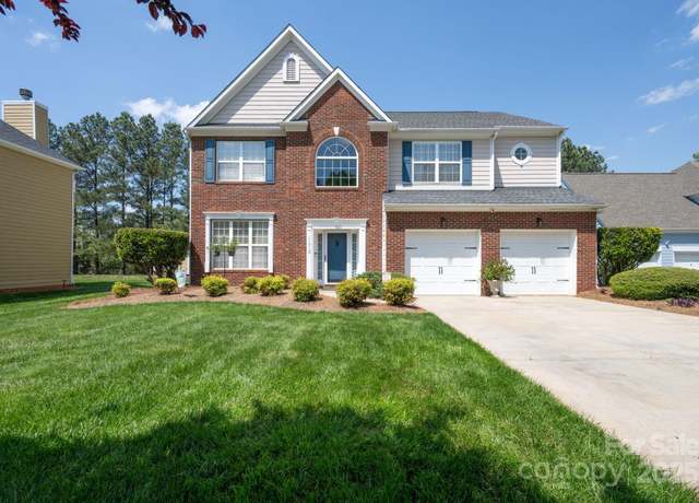 Property at 11312 Fox Hill Dr, Charlotte, NC 28269, 4 beds, 2.5 baths