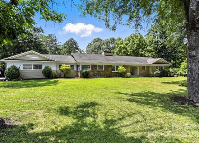 Property at 3127 N Center St, Hickory, NC 28601, 6 beds, 3.5 baths