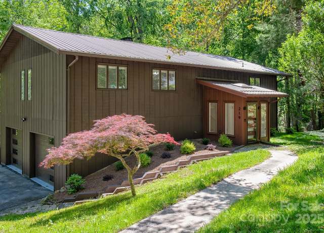Property at 219 Hillandale Dr, Boone, NC 28607, 4 beds, 3 baths