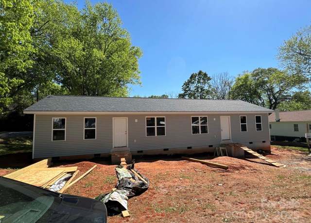 Property at 105 and 107 W F St, Newton, NC 28658, 4 beds, 2 baths