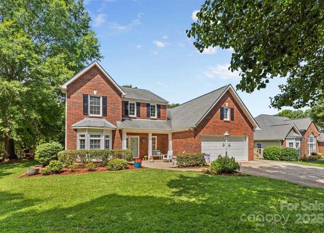 Property at 1624 Moonstone Dr, Matthews, NC 28105, 4 beds, 2.5 baths