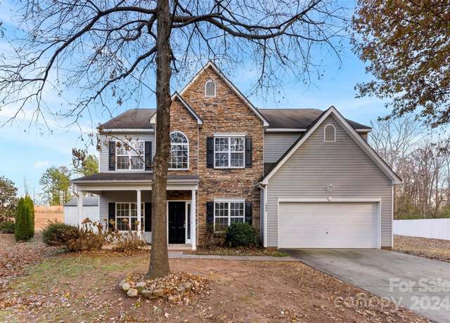 Property at 1805 Lexington Ave, Monroe, NC 28112, 4 beds, 2.5 baths