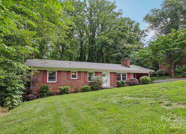 Property at 132 30th Ave NW, Hickory, NC 28601, 3 beds, 2.5 baths
