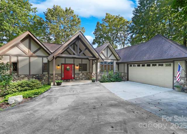 Property at 174 Echota Ln, Brevard, NC 28712, 4 beds, 2.5 baths