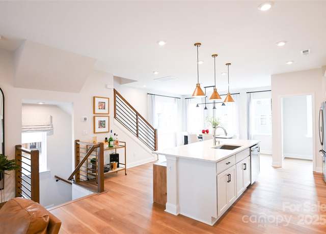 Property at 8026 Cedarsmith Ct, Charlotte, NC 28217, 3 beds, 2.5 baths