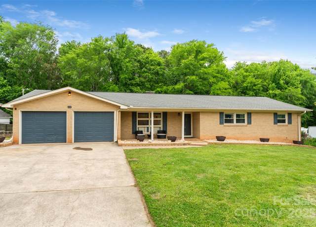 Property at 213 Lakeview Dr, Harrisburg, NC 28075, 3 beds, 3 baths
