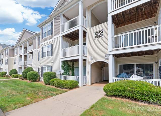 Property at 1104 Plaza Walk Dr, Charlotte, NC 28215, 2 beds, 2 baths