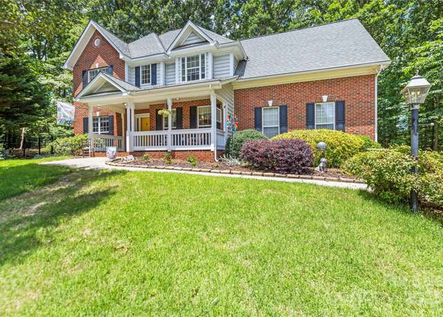 Property at 171 Highland Woods Ct, Denver, NC 28037, 3 beds, 2.5 baths