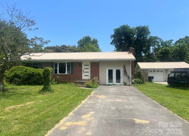 Property at 26 Burnette Dr, Brevard, NC 28712, 3 beds, 2 baths