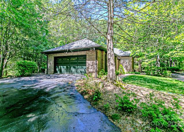 Property at 200 Maple Hill Dr, Flat Rock, NC 28731, 3 beds, 2.5 baths