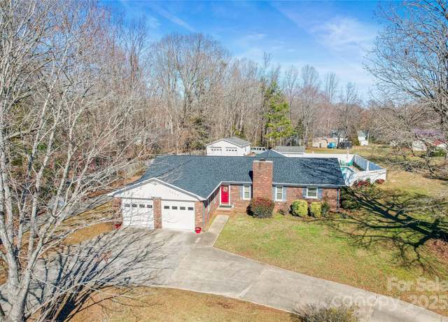 Property at 2659 Surrey Dr, Lincolnton, NC 28092, 3 beds, 2 baths