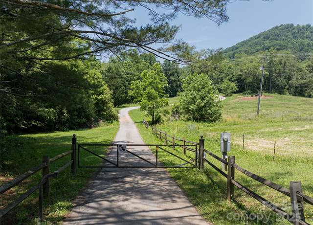 Property at 173 Avery Creek Rd, Arden, NC 28704, 4 beds, 3.5 baths
