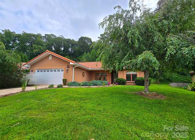 Property at 26 Ocaso Dr, Asheville, NC 28806, 3 beds, 2 baths