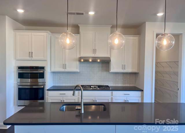 Property at 13304 Chopin Ridge Dr, Huntersville, NC 28078, 4 beds, 3.5 baths