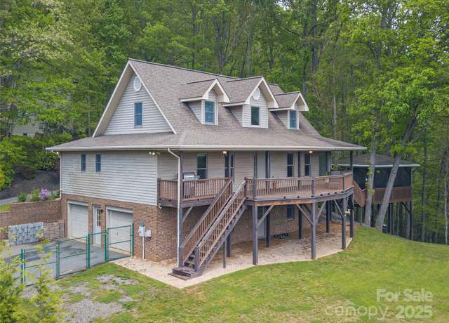 Property at 360 Lenwood Dr, Waynesville, NC 28785, 3 beds, 3.5 baths
