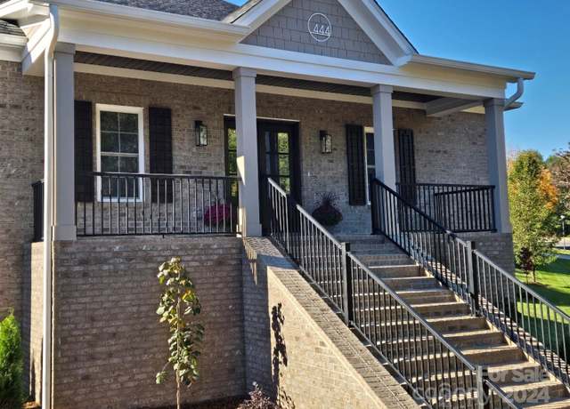 Property at 444 19th Avenue Cir NW, Hickory, NC 28601, 4 beds, 2.5 baths