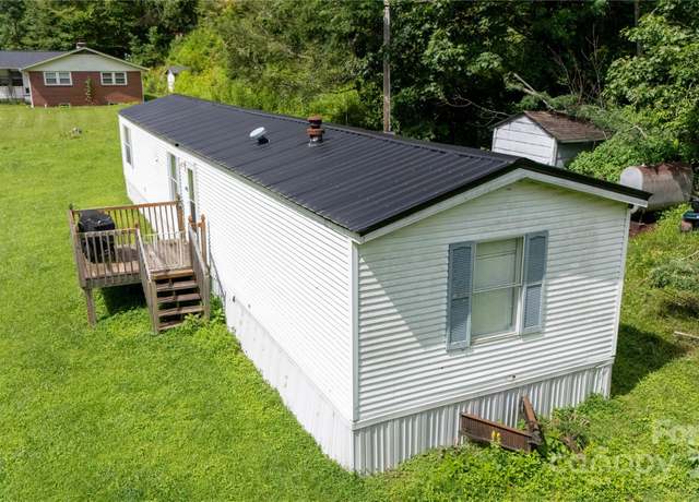 Property at 492 Chestnut Mountain Rd, Spruce Pine, NC 28777, 3 beds, 2 baths