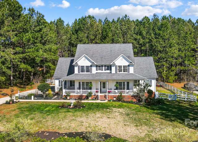 Property at 932 Dovefield Dr, York, SC 29745, 3 beds, 2.5 baths