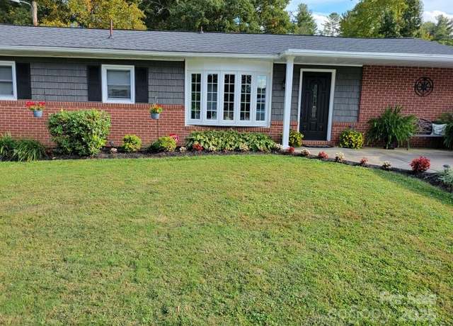 Property at 78 N Pinecrest Ln, Hendersonville, NC 28739, 3 beds, 1.5 baths