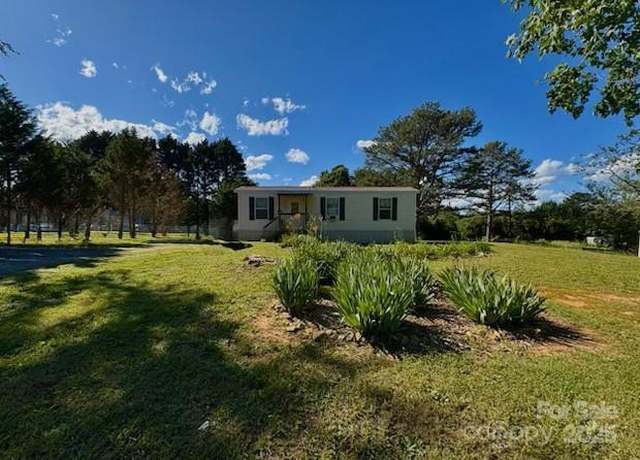Property at 8827 Spring Meadow Dr, Hickory, NC 28601, 2 beds, 1 bath